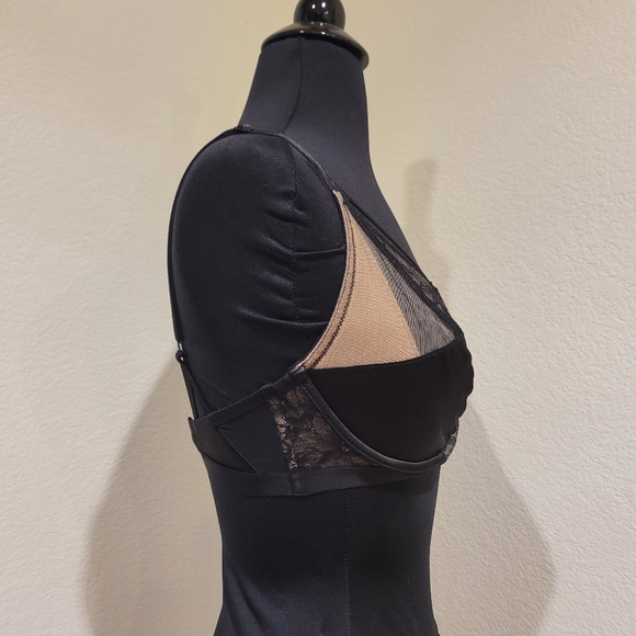 🍒NWT🍒 VS VERY SEXY UNLINED PLUNGE STRAPPY BRA - Picture 3 of 8